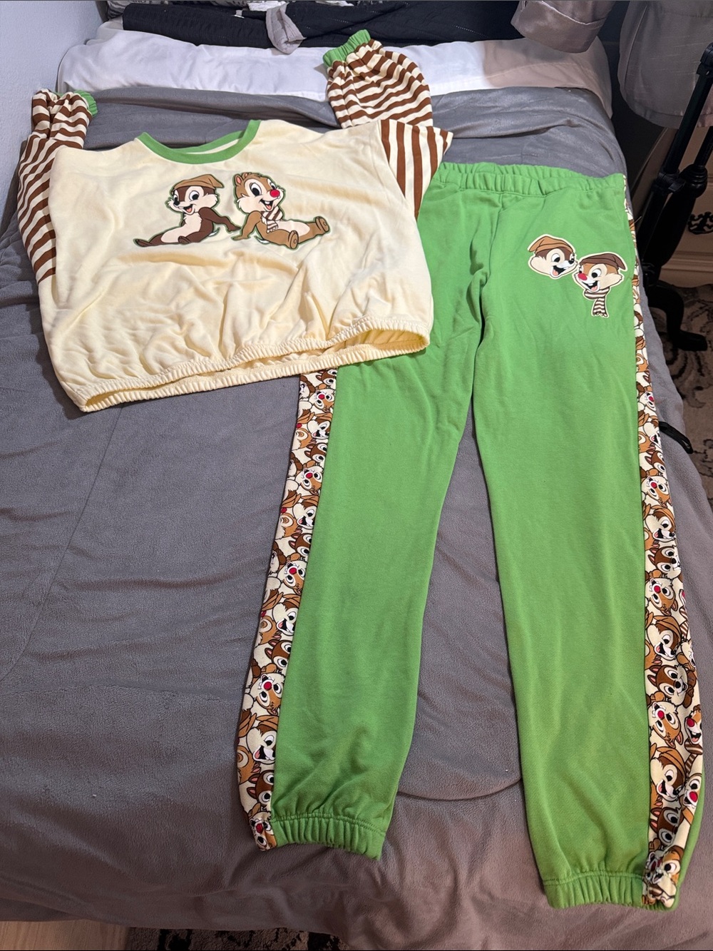 Disney Chip n Dale womens Green & Cream Character lounge jogging pants sweats L